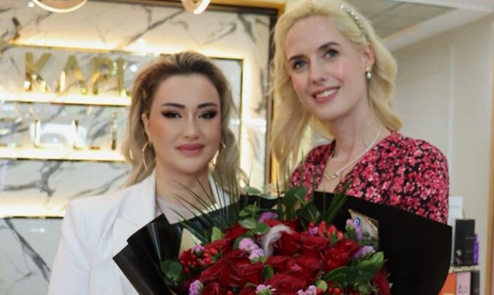 Ünlü oyuncu Wilma Elles’ten Çekmeköy’deki güzellik merkezine yoğun ilgi