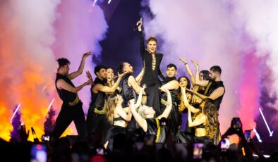 Gülben Ergen ve Mustafa Sandal’dan sahnede sürpriz düet