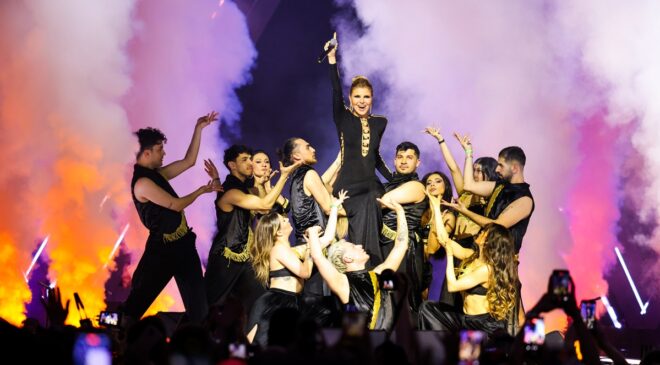 Gülben Ergen ve Mustafa Sandal’dan sahnede sürpriz düet