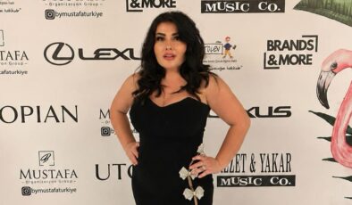 Ebru Torun, gecede hem başarı plaketi aldı hem de sürpriz doğum günü kutlamasıyla büyük mutluluk yaşadı.