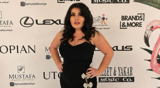 Ebru Torun, gecede hem başarı plaketi aldı hem de sürpriz doğum günü kutlamasıyla büyük mutluluk yaşadı.