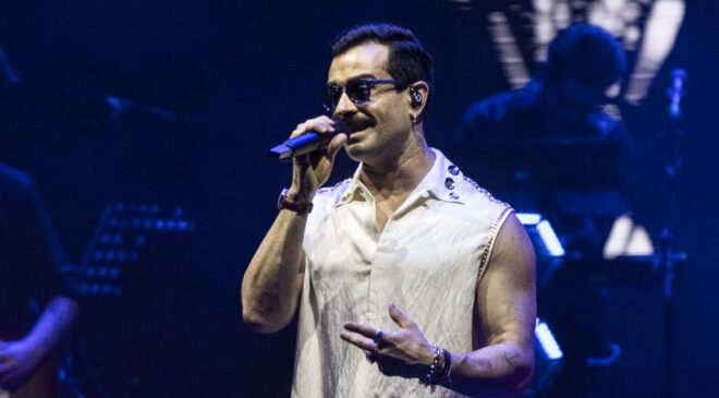 Antalya Açıkhava’da müzikseverlerle buluşan Gökhan Türkmen’in konserinde 7 evlenme teklifi yapıldı