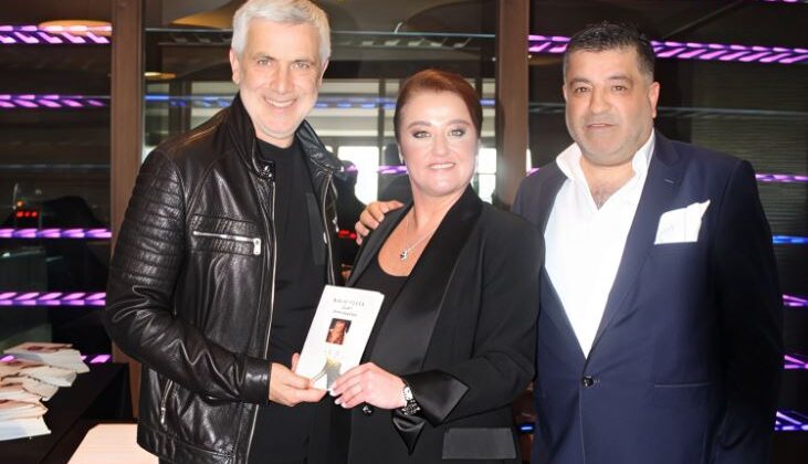 Kitabını Özel Bir Davetle Tanıttı
