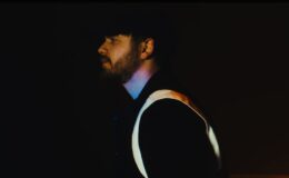Duygusal anlatımı ve modern müzik tarzıyla dikkat çeken genç sanatçı Taha Şen, yeni çalışması “İmkansızdık” ile dinleyicisinin karşısına çıktı.