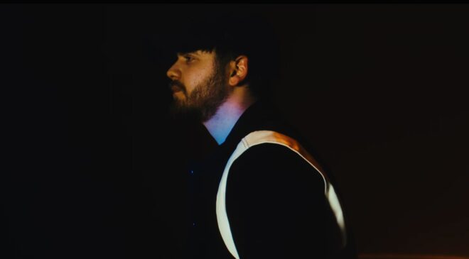 Duygusal anlatımı ve modern müzik tarzıyla dikkat çeken genç sanatçı Taha Şen, yeni çalışması “İmkansızdık” ile dinleyicisinin karşısına çıktı.