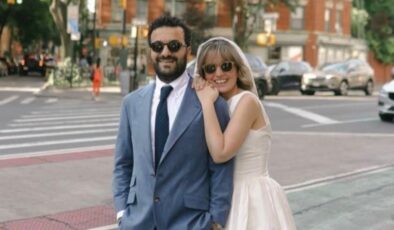 Ünlü komedyen Hasan Can Kaya, uzun süredir aşk yaşadığı sevgilisi Duygu Karabaş ile Amerika’da evlendi
