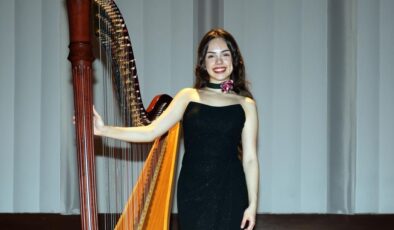 Zeynep Duru Güleç, bu kez Ahmed Adnan Saygun Sanat Merkezi’nde müzikseverlerin karşısına çıktı.