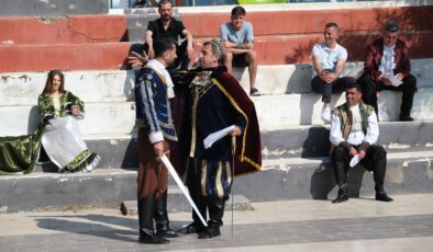 ADANA ŞİVESİYLE HAMLET