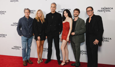 ALPHAN EŞELİ’NİN YAZIP YÖNETTİĞİ,  BAŞROLÜNDE HAZAR ERGÜÇLÜ’NÜN YER ALDIĞI  “MUTTER: Bir Annenin Hatıra Defteri”  DÜNYA PRÖMİYERİNİ TRIBECA FESTIVALİ’NDE GERÇEKLEŞTİRDİ