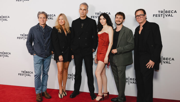 ALPHAN EŞELİ’NİN YAZIP YÖNETTİĞİ,  BAŞROLÜNDE HAZAR ERGÜÇLÜ’NÜN YER ALDIĞI  “MUTTER: Bir Annenin Hatıra Defteri”  DÜNYA PRÖMİYERİNİ TRIBECA FESTIVALİ’NDE GERÇEKLEŞTİRDİ