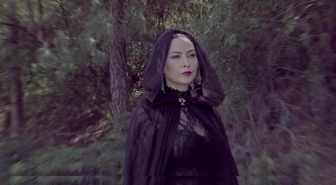 Yasemin Uğurlu’dan Yeni Tekli: “Kızıl Topraklar”