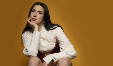 CEREN SAGU’DAN YEPYENİ TEKLİ  “İKİ YAKA”  