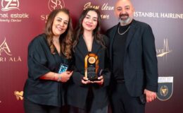 Avrupa Modasının Türkiye’deki Güçlü Temsilcisi Songül Öcal Başarısını Aldığı Ödülle Perçinledi