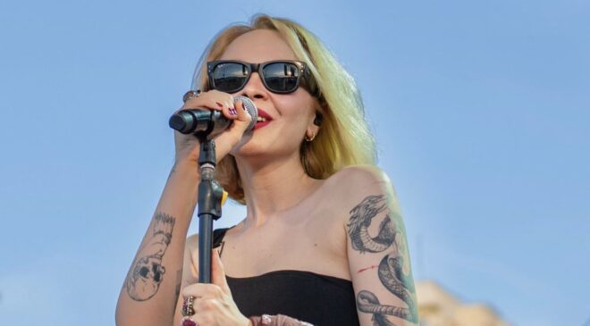 LARA ÇAYAN’DAN DUYGUSAL BİR YÜZLEŞME: “ZİYAN OLMUŞTUM” DİNLEYİCİYLE BULUŞTU
