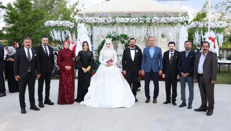 Mehmet Tan Özmen ile Hilal Öner Ağrı’da Görkemli Düğünle Dünyaevine Girdi