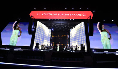 98 BİN KİŞİ EBRU YAŞAR’LA TEK SES OLDU 