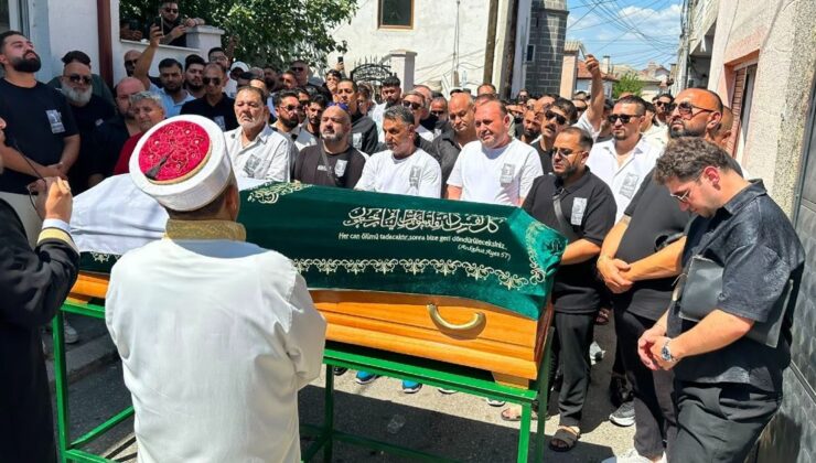 Arabeskin Usta İsmi Cansever Gözyaşları Arasında Son Yolculuğuna Uğurlandı
