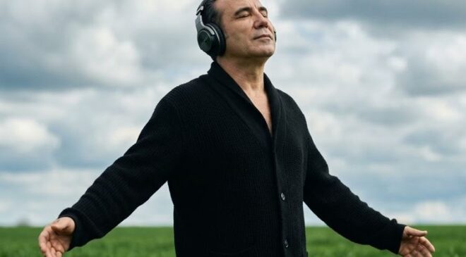 FERHAT GÖÇER’DEN TAKINTILI AŞIKLARA ŞARKI GELDİ!  “KAFAMIN İÇİNİ Bİ’ SALSAYDIN”