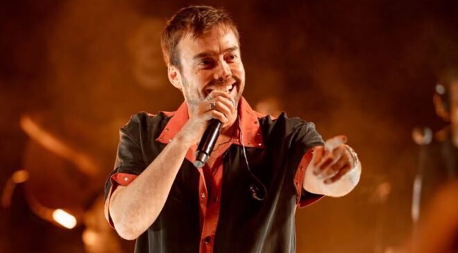 Hem Sahnede Hem Formda  Konserden Reklam Masasına