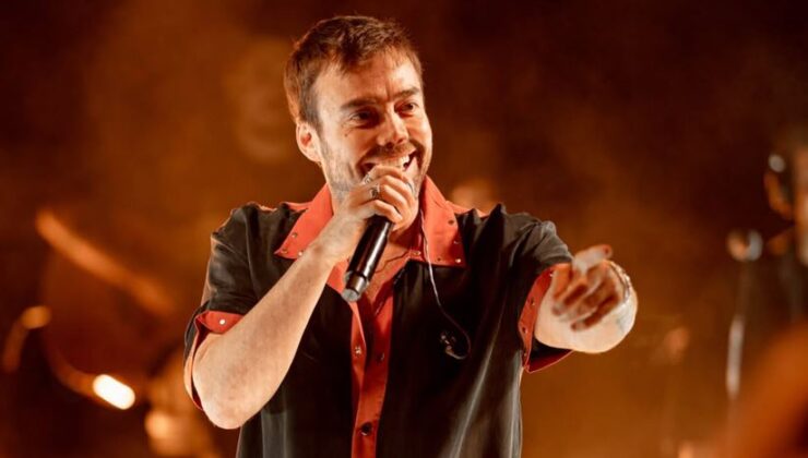 Hem Sahnede Hem Formda  Konserden Reklam Masasına