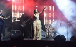 Rum şarkıcı Ivi Adamou, Bodrum’da sahne aldı