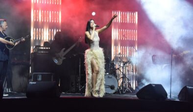 Rum şarkıcı Ivi Adamou, Bodrum’da sahne aldı