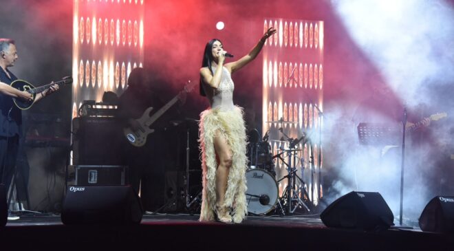 Rum şarkıcı Ivi Adamou, Bodrum’da sahne aldı