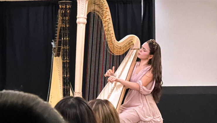 İzmirli Genç Arpist Zeynep Duru Güleç, One Harp World Toronto’da Fırtına Gibi Esti
