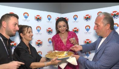 Arhavi’de Festival Finaline Öykü Gürman ve Semicenk Damga Vurdu