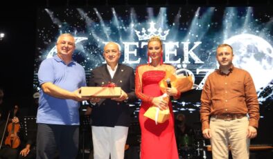 PETEK DİNÇÖZ’DEN GEYİKLİ’DE ZAFER BAYRAMI COŞKUSU