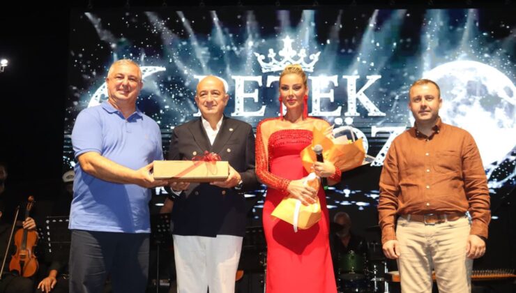 PETEK DİNÇÖZ’DEN GEYİKLİ’DE ZAFER BAYRAMI COŞKUSU